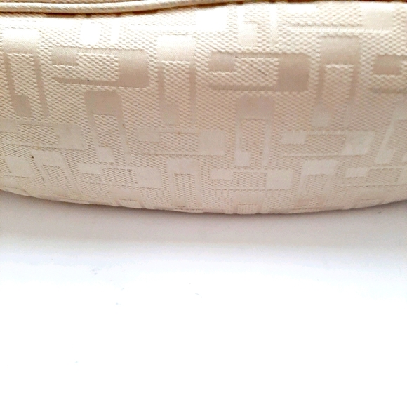 Cute Guess Shoulder Bag - Picture 3 of 7